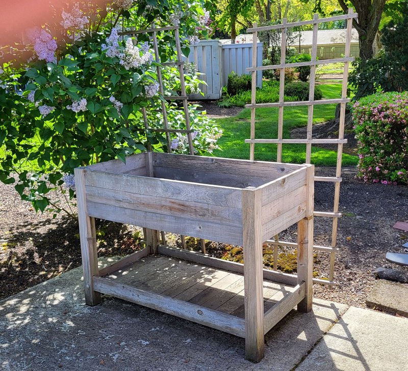 Cedar planter stand